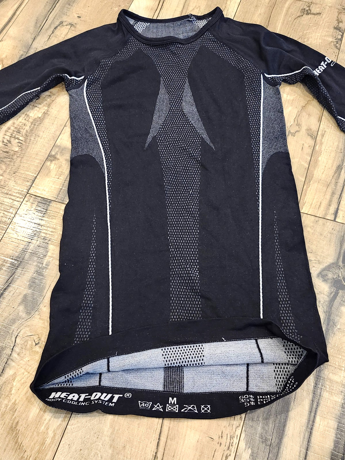 Men's Heat-Out Body Cooling System Set, Medium, Shirt, Pants, Shorts, Head Covrs gallery