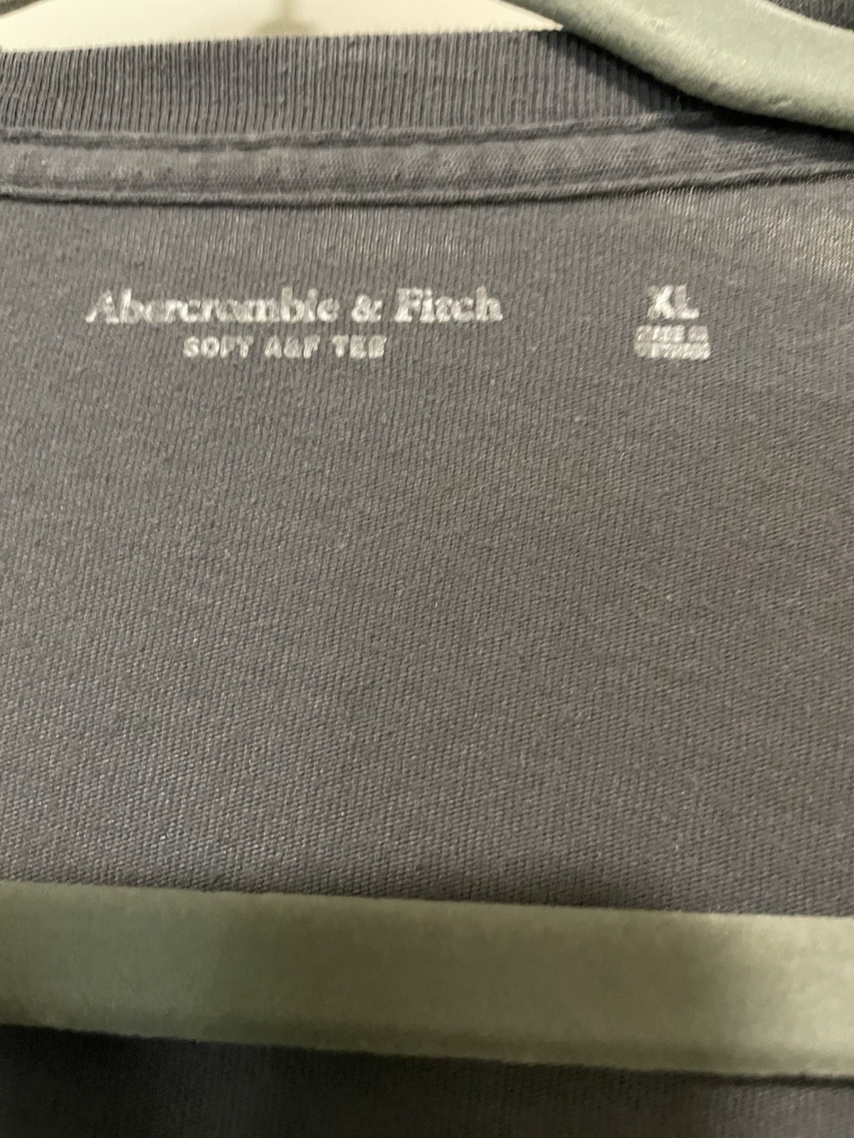 Vintage Abercrombie & Fitch Men’s Relaxed V Neck Size XL Tshirt gallery