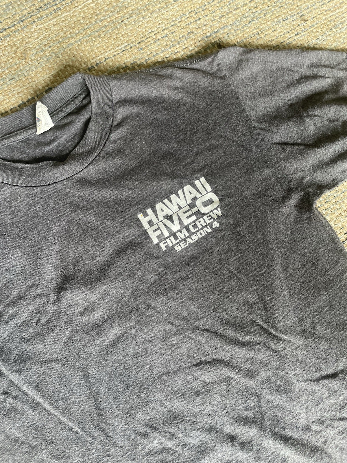 Hawaii Five-O Season 4 Crew Promo Graphic T-Shirt Men's M Gray Volcano Hawaii gallery
