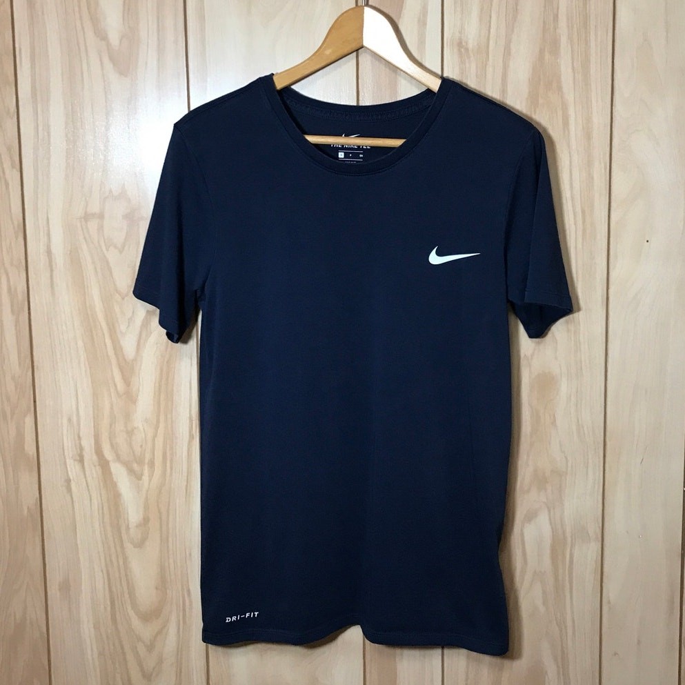 The Nike Tee Athletic Cut Dri-Fit Navy Crew Neck Short Sleeve T-shirt S
