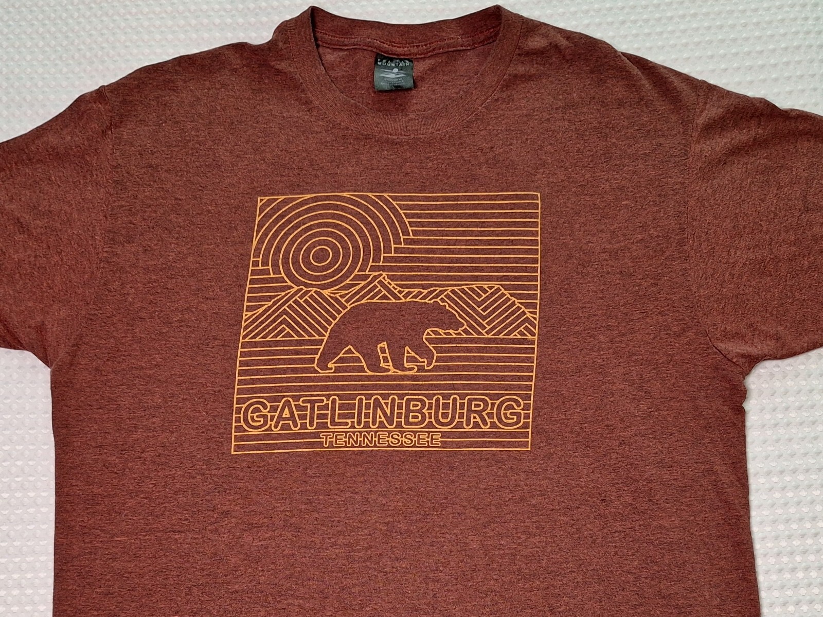 Gatlinburg Tennessee Souvenir Bear Reddish Brown T-shirt Size L Prairie Mountain gallery