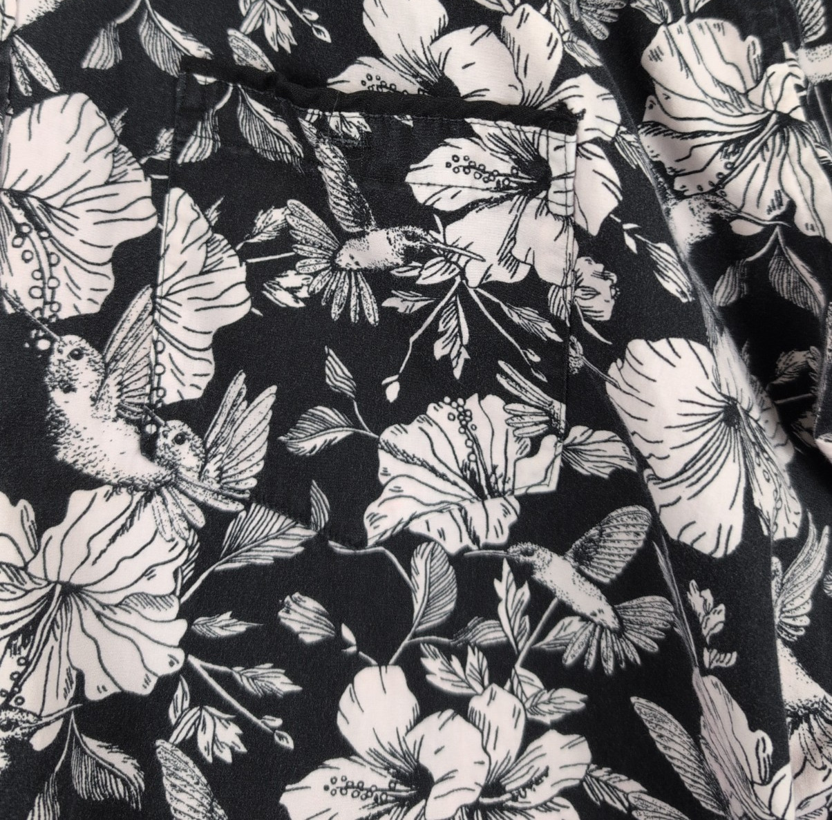 Voyage Craft + Flow Mens Size 2XL Black White Tropical Flowers Hawaiian Shirt gallery