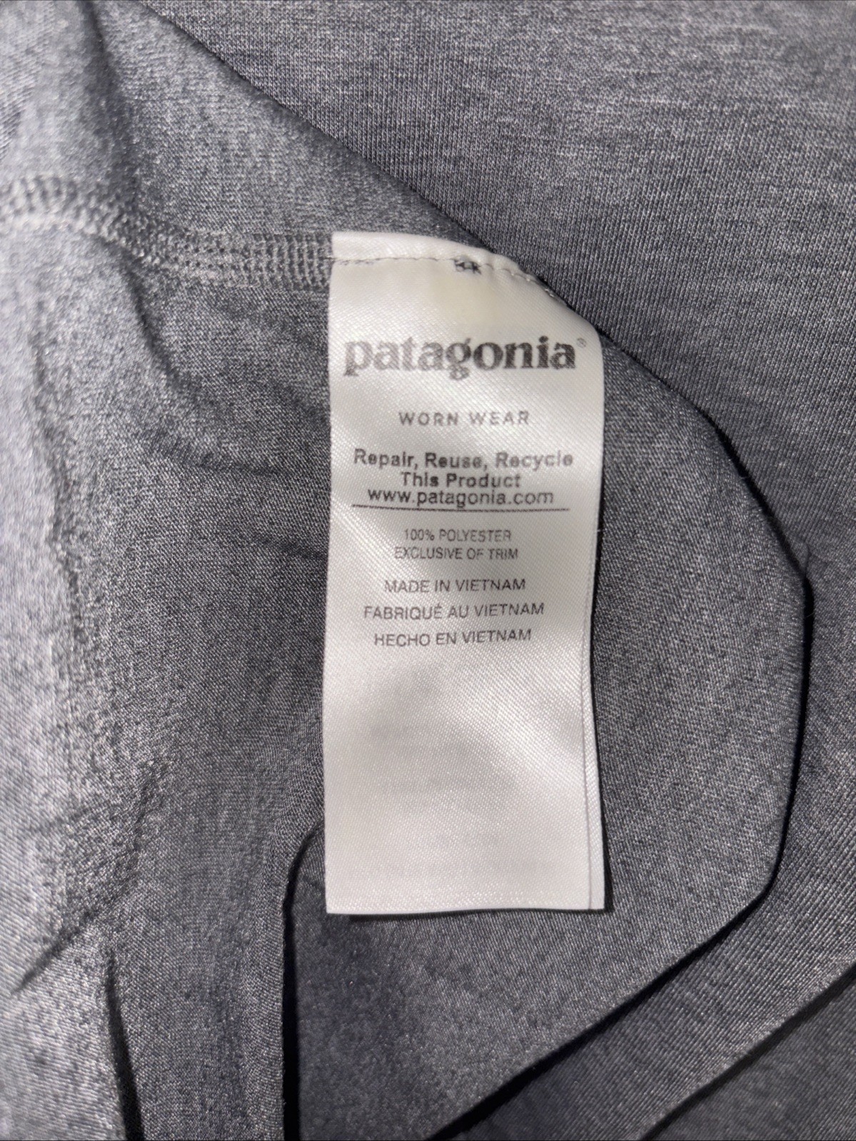 Patagonia Men’s Fitz Roy Bison Responsibili-Tee 100% Recycled Gray Large gallery