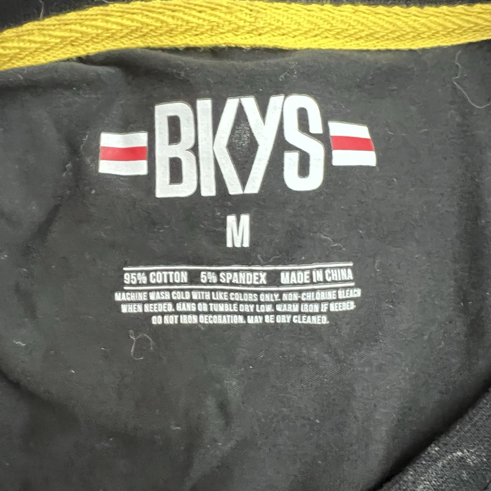 BKYS Be Kind Embroidered {atchwork T-Shirt Adult Size M Black gallery