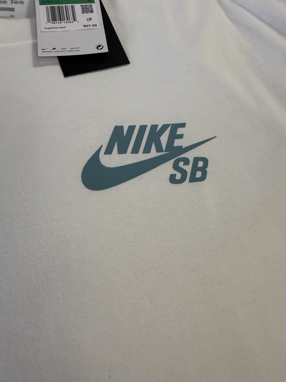 Nike SB White Crew Neck Short Sleeve T-Shirt Teal Logo Size XL DC7817-101 gallery