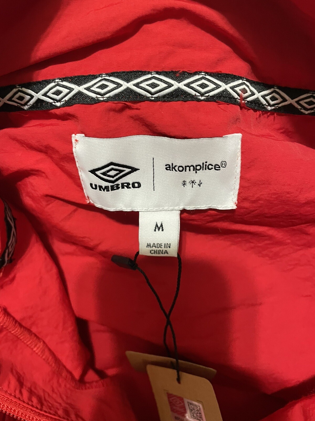 Umbro X Akomplice World Peace Long Sleeve Jacket M Red 1/4 Zip gallery