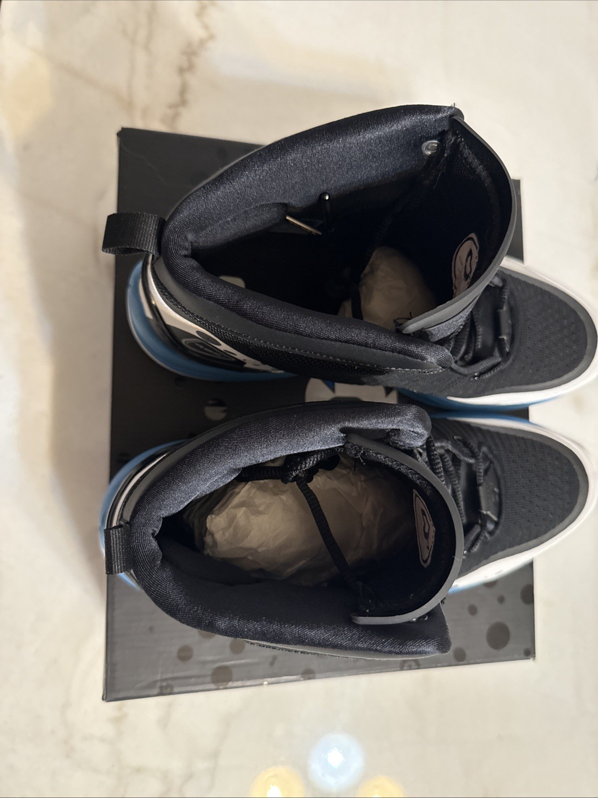 Q4 Sports Shoes Size 10.5  Aster White Q4 MB-015