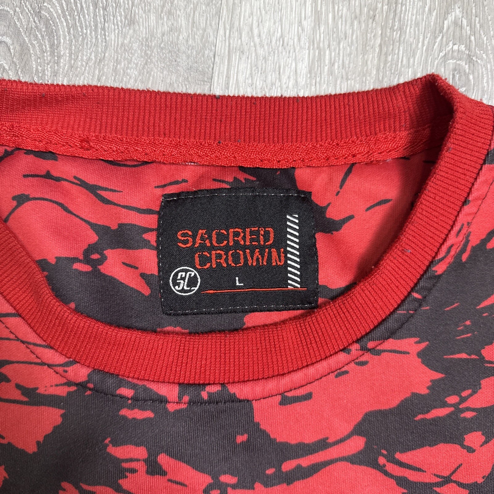 Sacred Crown King T Shirt Size Large Red Gold Metallic Graphic Short Sleeve gallery