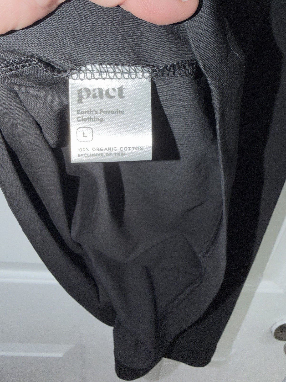 NWOT-Pact-Men’s Organic SoftSpun Essential V-Neck Tee-Black- Size (LARGE) gallery