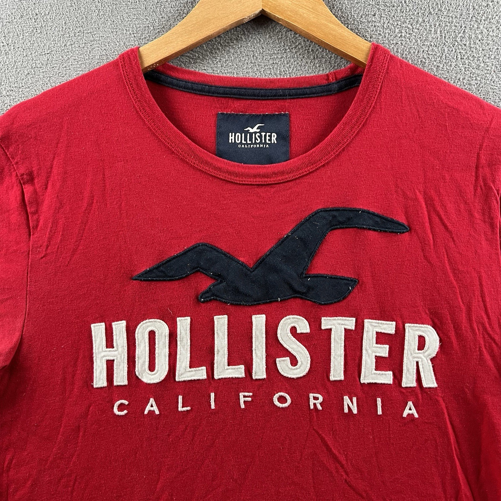 Hollister Shirt Mens Medium Red Beach Surf Outdoor Y2K Preppy Embroidered Logo gallery