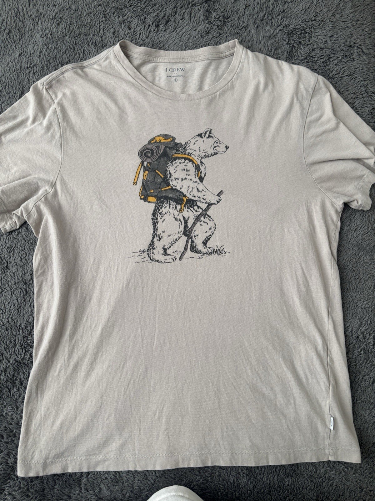 J Crew Shirt Mens Large Beige Hiking Bear Backpack Graphic Tee Outdoors Camping