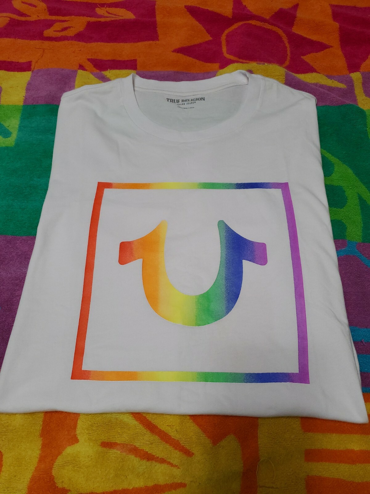 NEW True Religion White Rainbow/Pride Color Horseshoe Logo Tshirt SZ Large