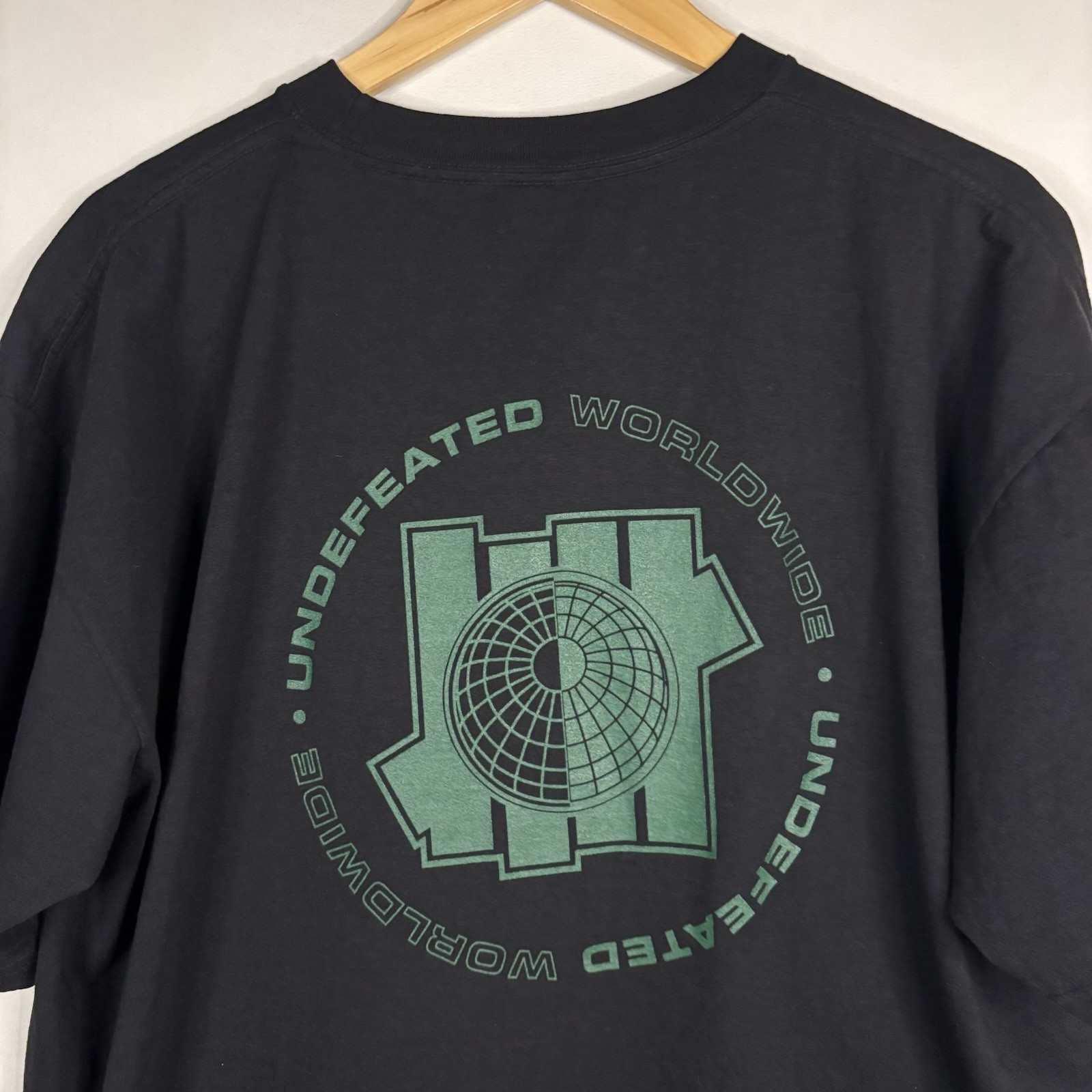 RARE 2017 Undefeated Worldwide Shirt Nike Air Max 97 Sneaker Release Tee Sz XL gallery
