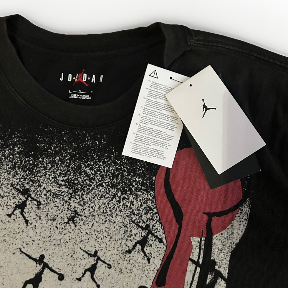 Nike Air Jordan Men's Black Graphic T-Shirt Large Oversized HQ8982-010 NWT gallery