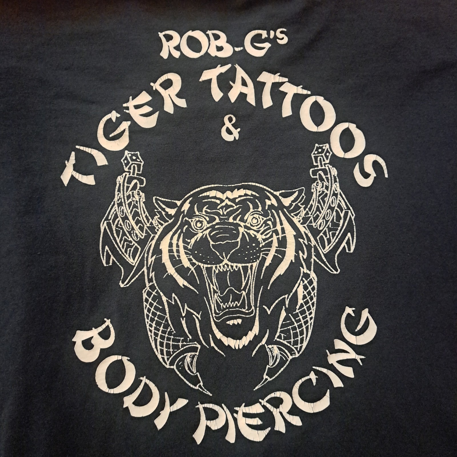 Rob G T-Shirt Mens Size XL Black Graphic Tiger tattoo Vintage 90s 00’s fashion