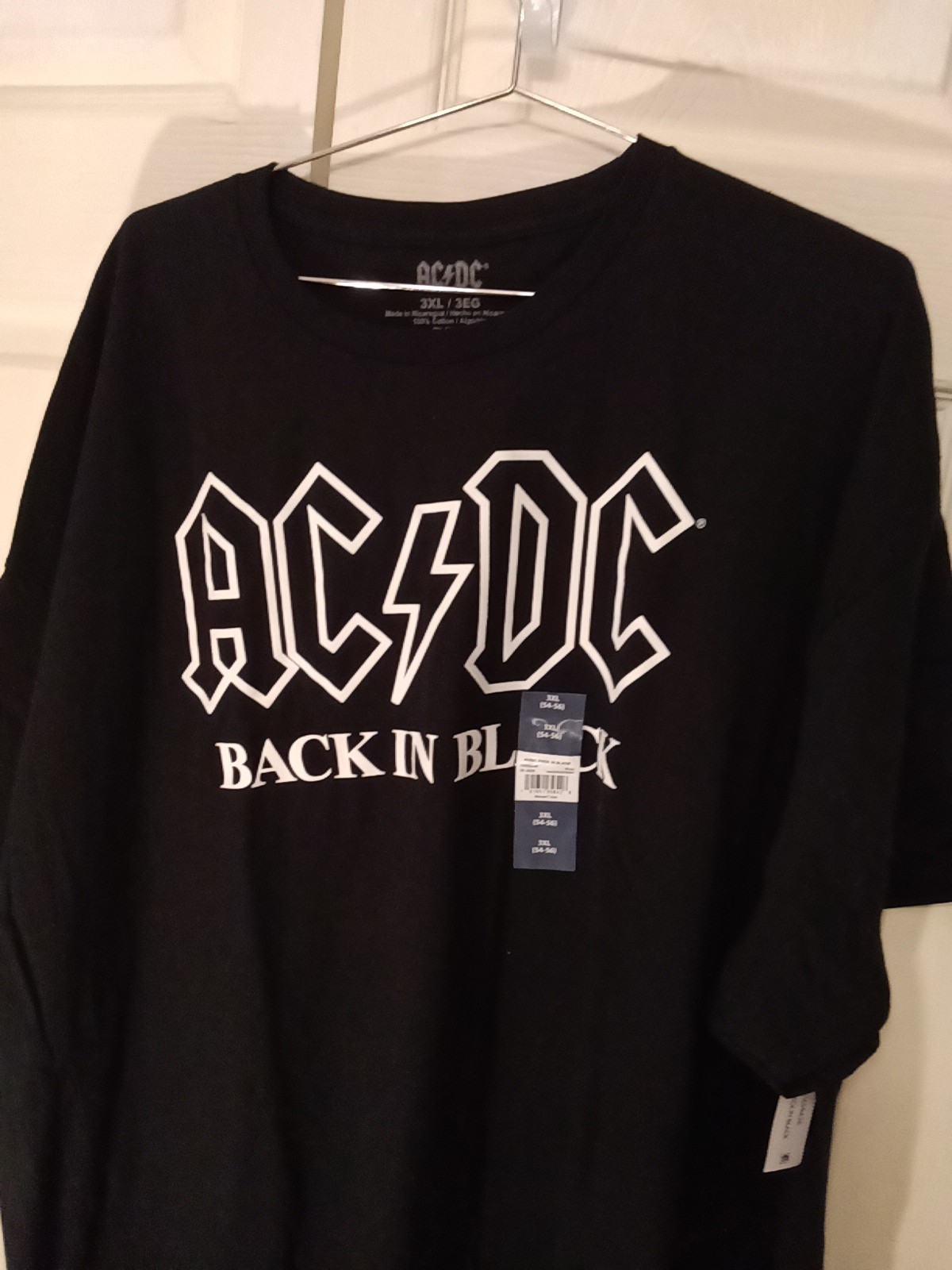 AC DC Back In Black Band Graphic T Shirt Size M NWT gallery