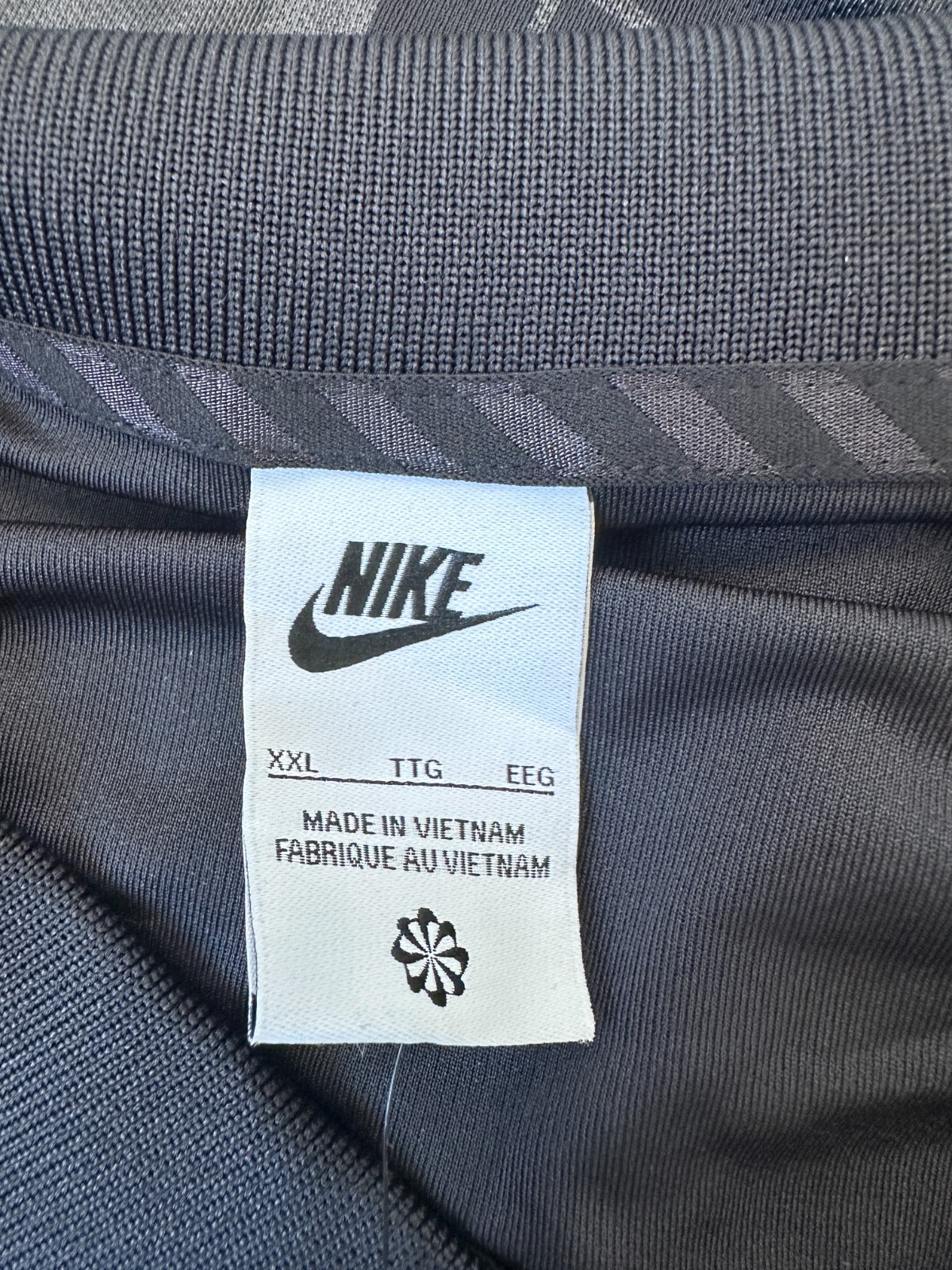 Nike Air Sportswear Men's Size XXL Black/White Long-Sleeved Jersey $80 NWT gallery