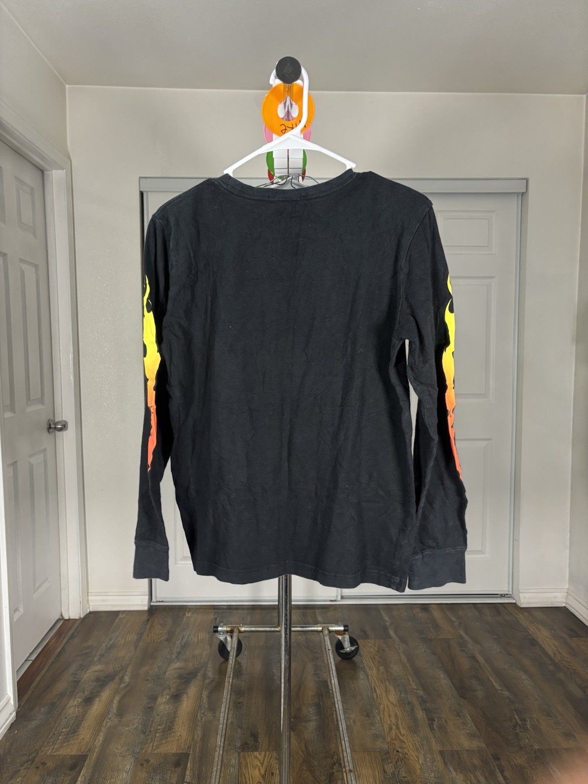 Hurley Flame Graphic Logo Men's Black Long Sleeve Crew Neck T-Shirt Size XS gallery