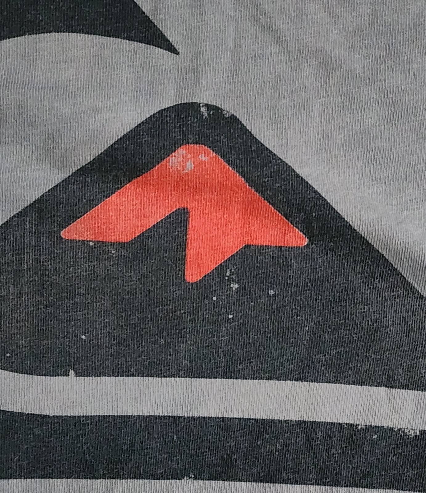 Quiksilver T-Shirt Men's Sz XL Modern Fit Mountain and Wave Classic Surfing Tee gallery