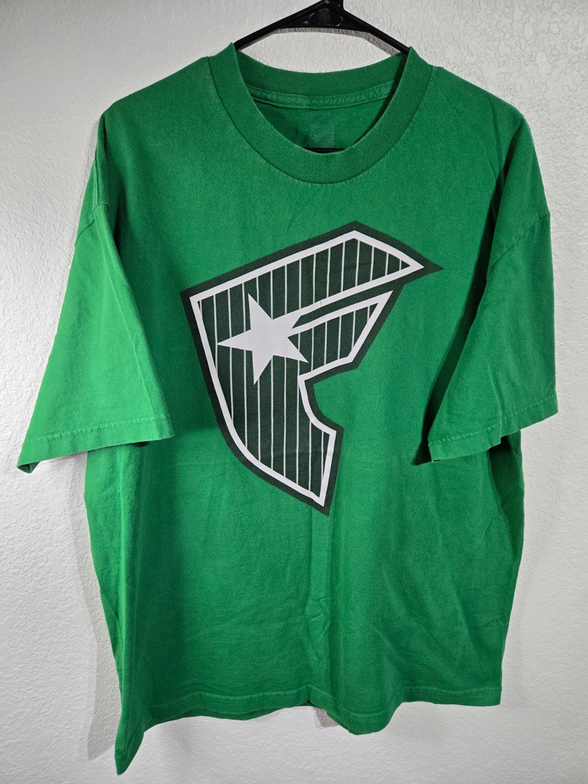 Vintage Famous Stars and Straps T-Shirt Mens Size XL Green Punk Skate Y2K VTG gallery