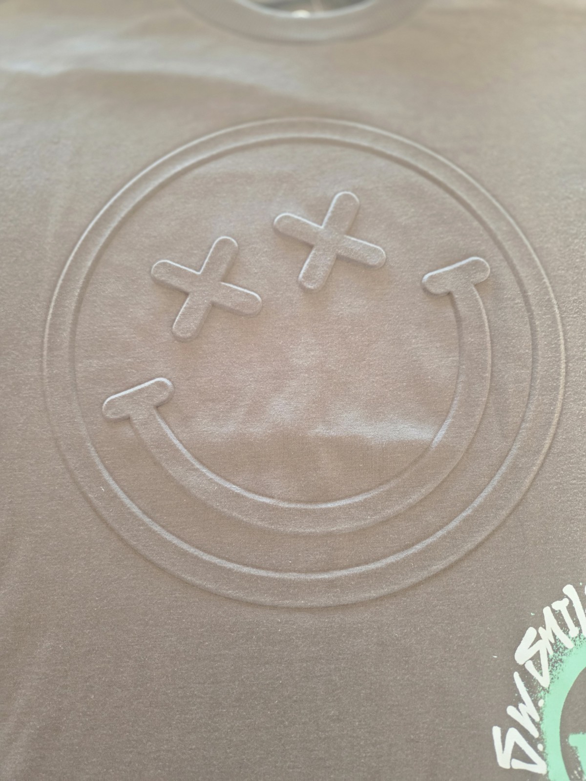 The Smiley Company Men's Size L Relaxed Fit Smiley Face T Shirt Brown gallery