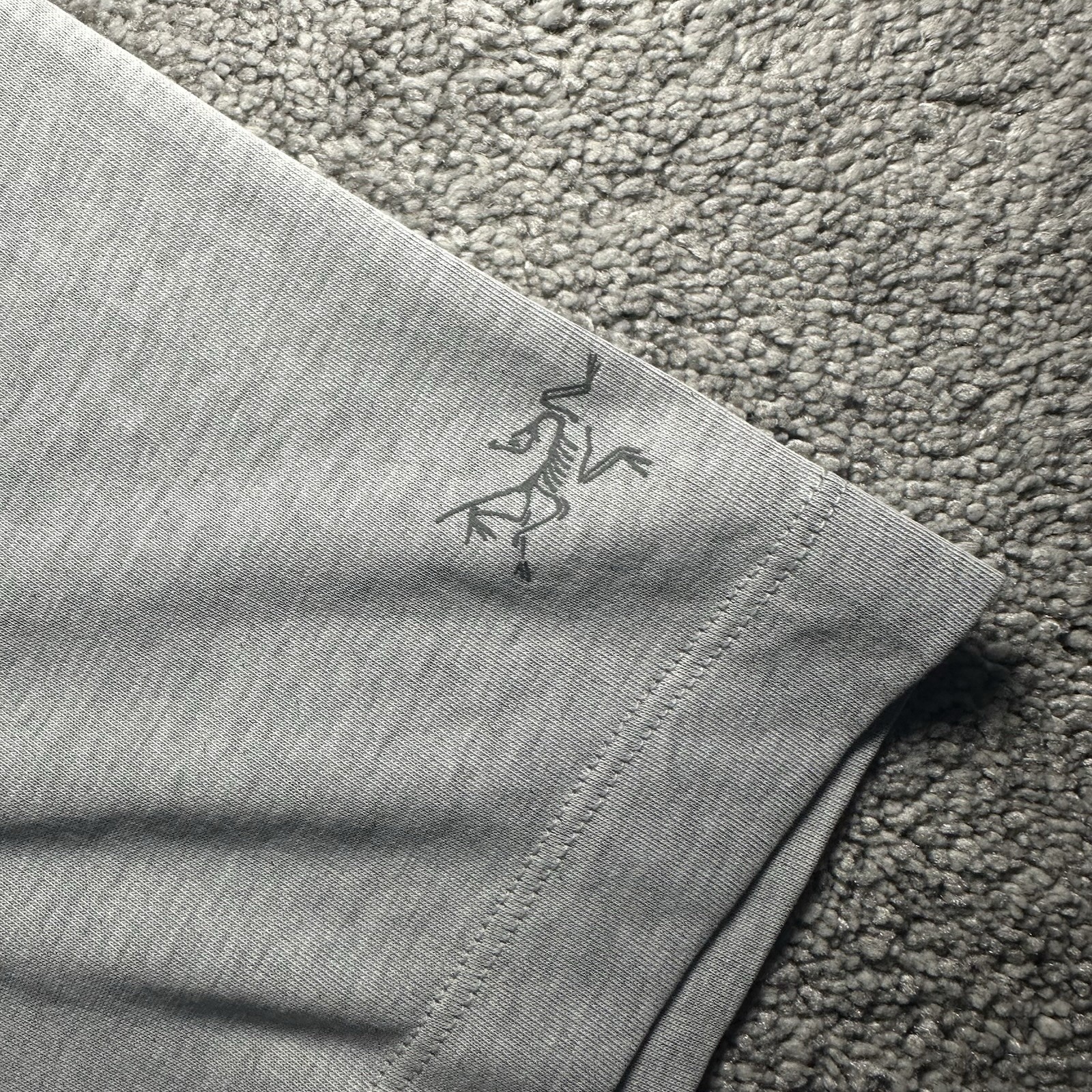 Arcteryx Eris Shirt Mens XL Pocket Light Gray Heather Hiking Outdoors Short gallery