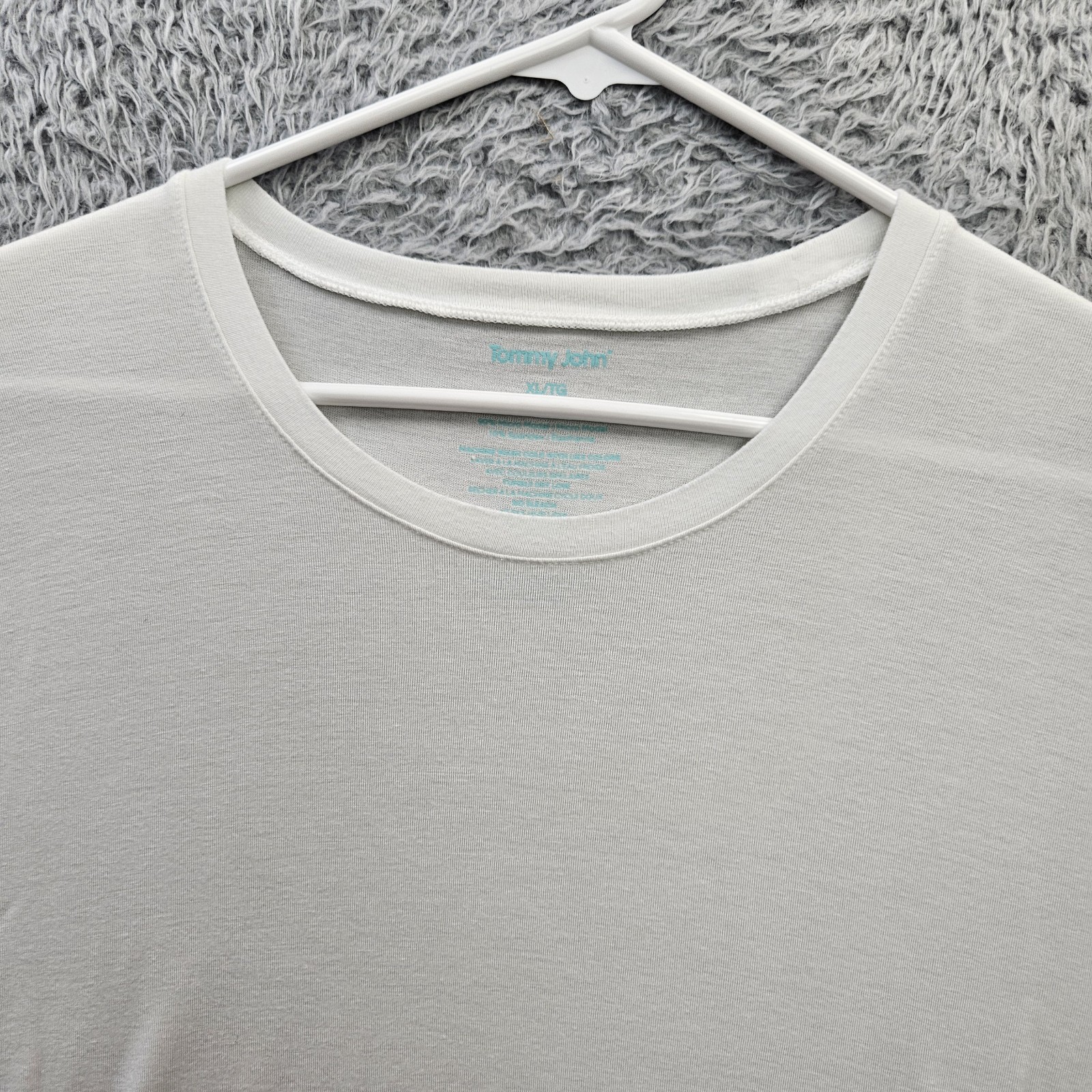 Tommy John Second Skin T Shirt Men XL White Stretch Base Layer Tee No Stains gallery