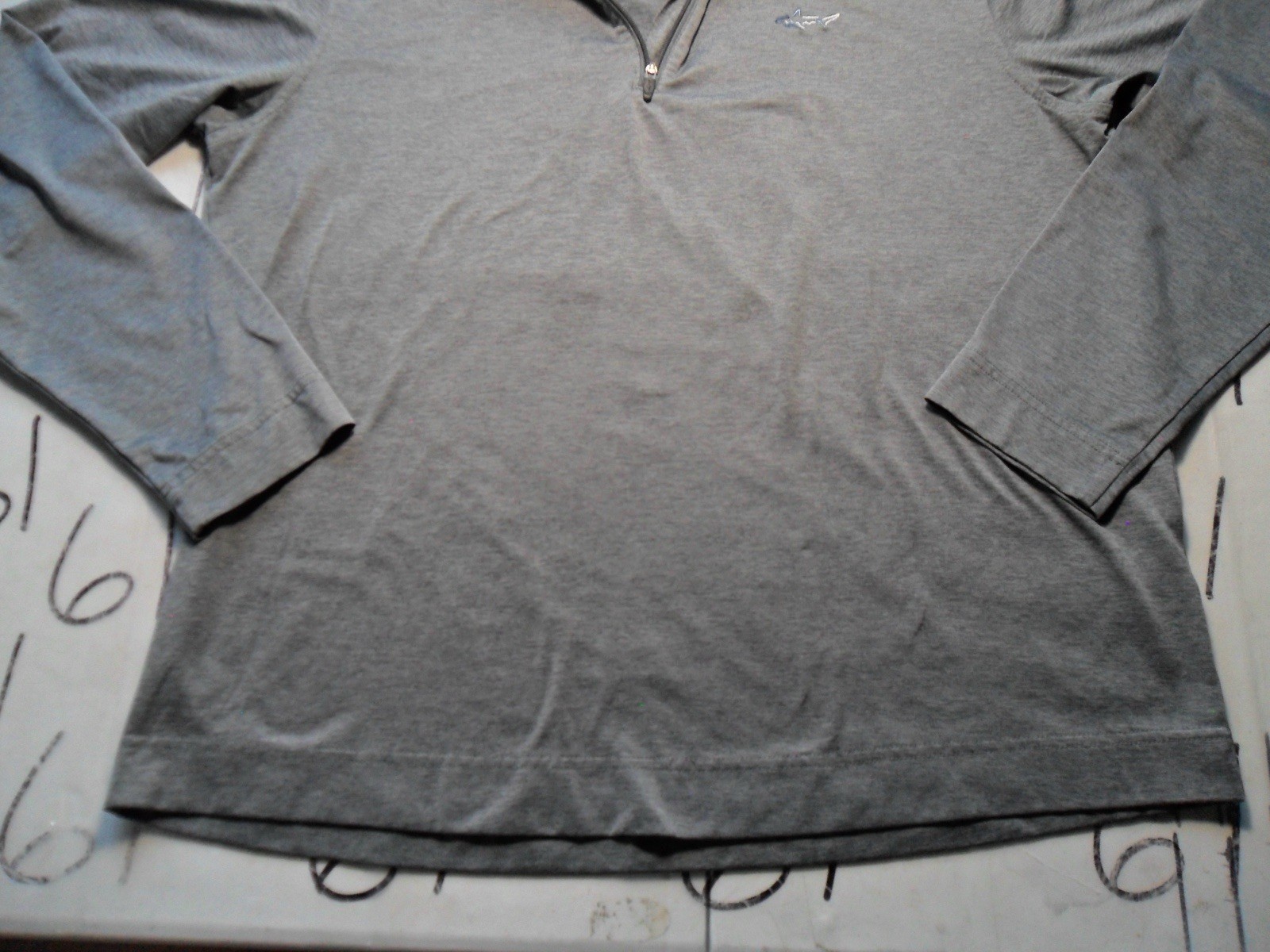 Medium Greg Norman Gray Pullover 95% Poly 5% Spandex Shirt gallery