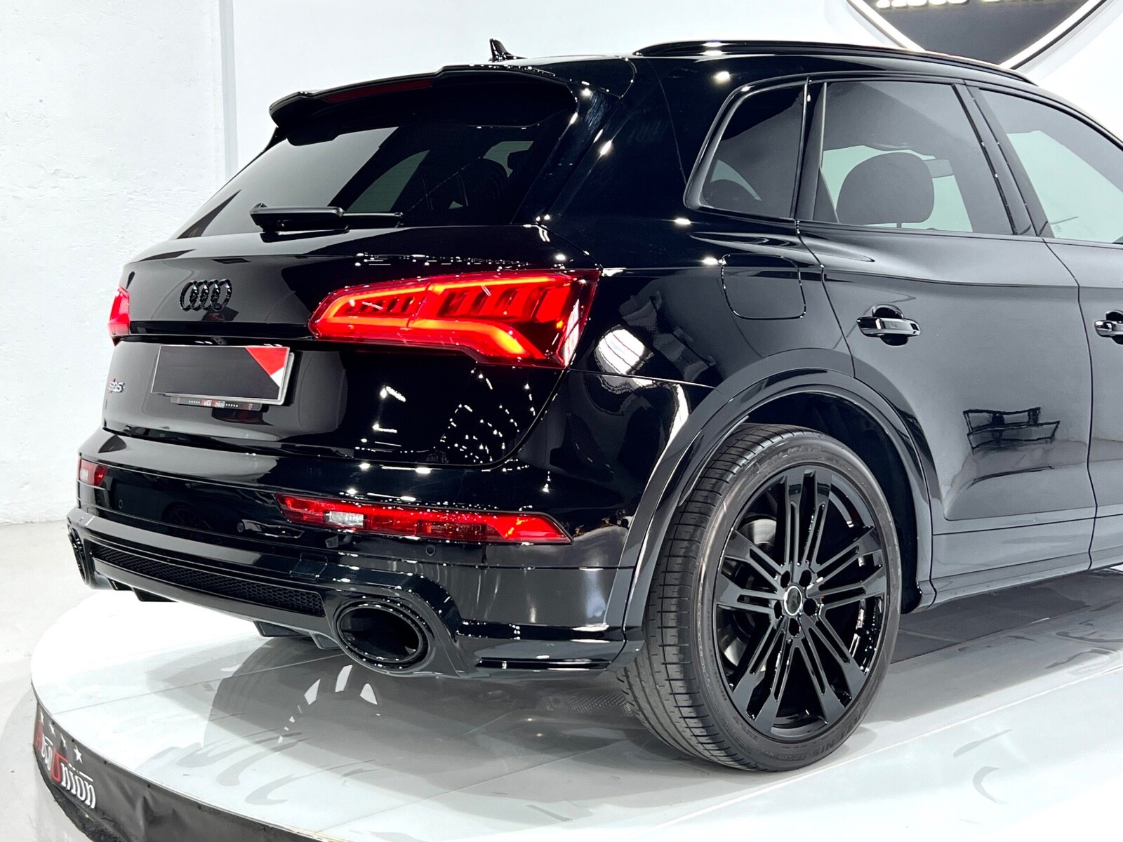 BKM RS Style Upgrade Rear bumper set with Diffuser  Fit Audi Q5 SQ5 B9