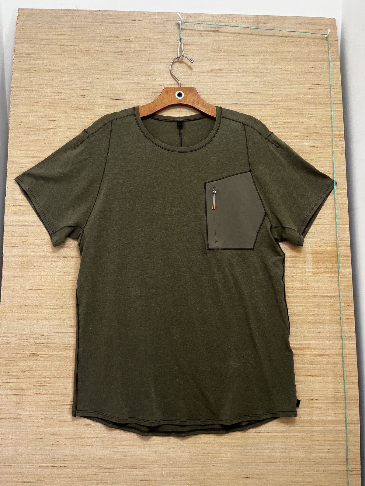 Lululemon Shirt Mens Medium Green Utility Pocket Zipper Tee Athletic Casual