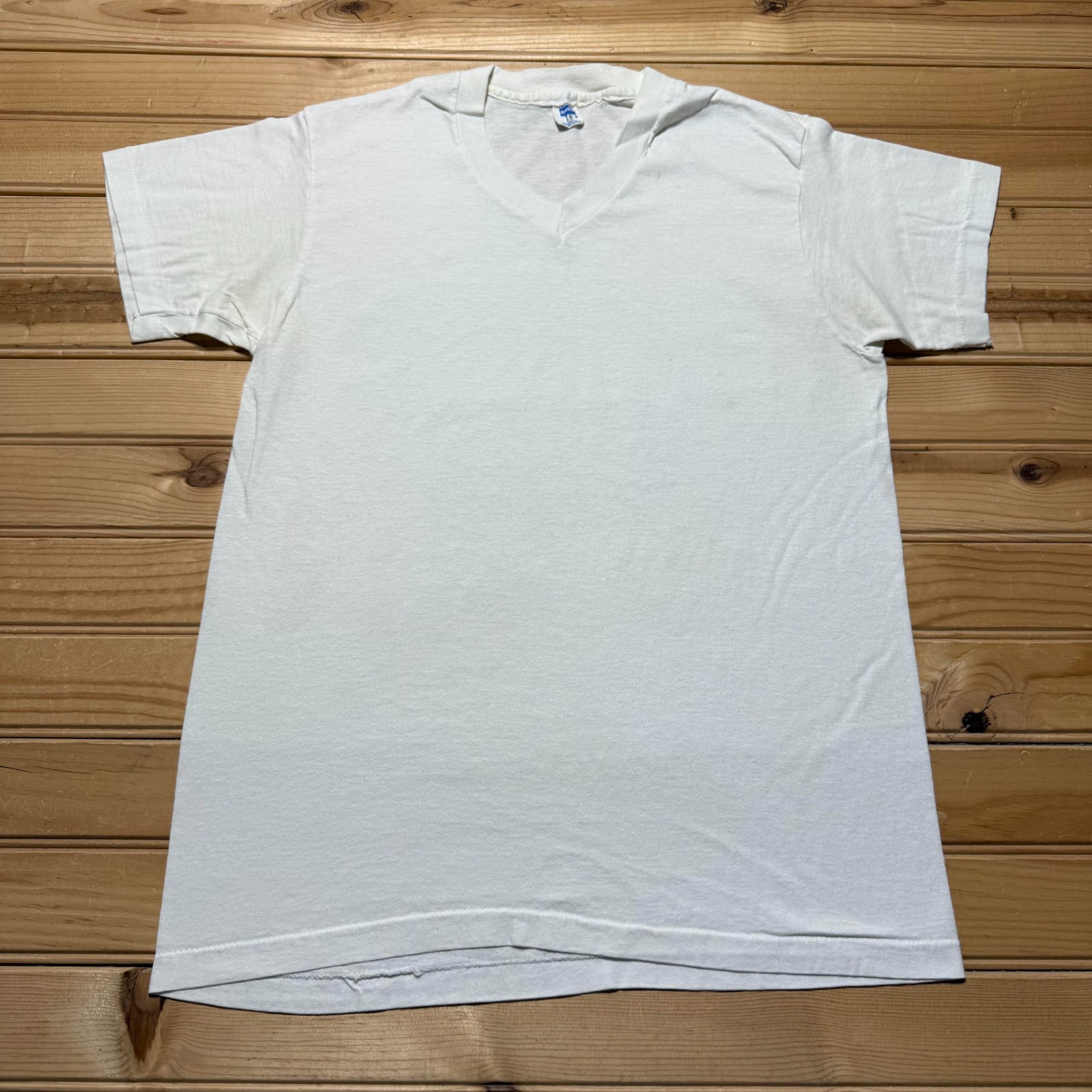 Vintage 70s Hanes Blank Minimalist Streetwear V-Neck Single Stitch T-Shirt Small