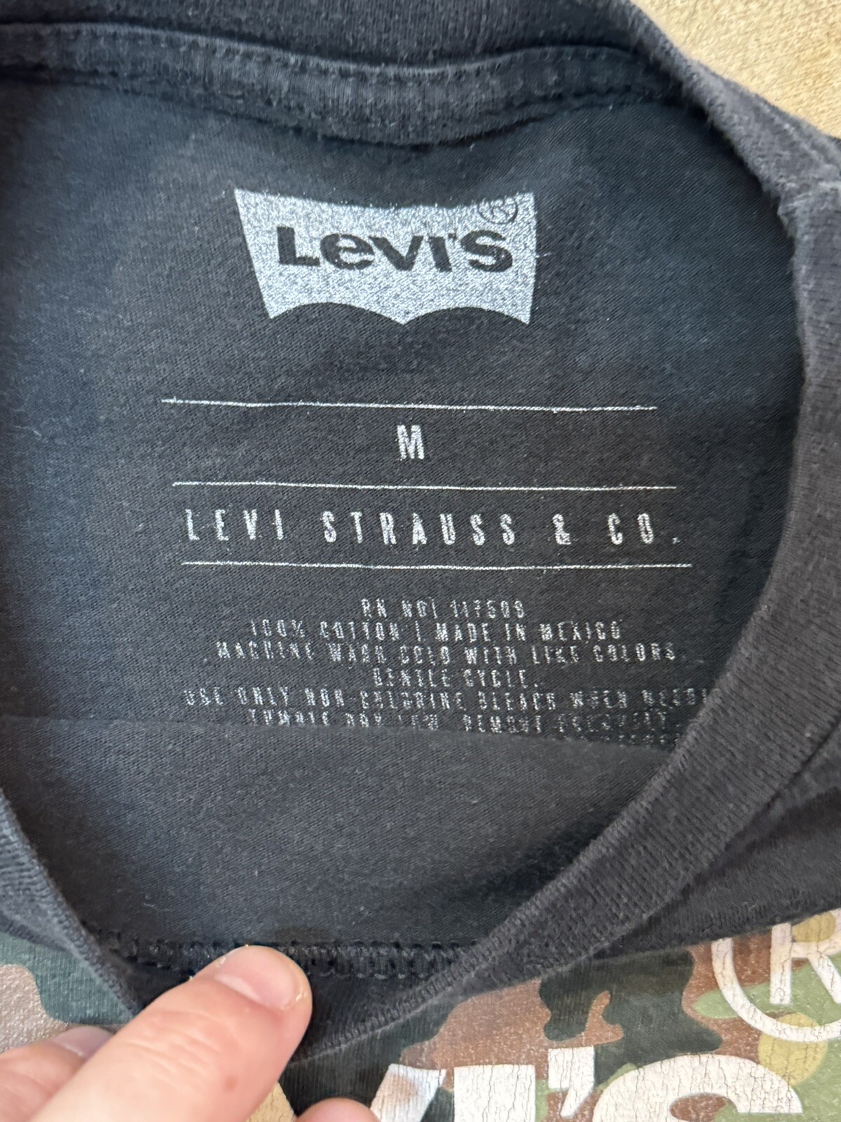 Levi's Mens Camo Logo-Print T-Shirt - Bennet Camo Graphite, Med, Black gallery