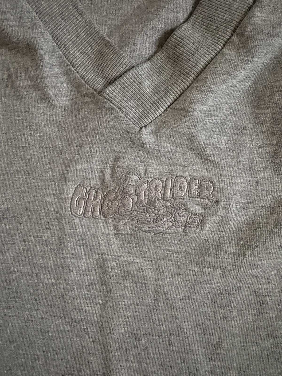 Knotts Berry Farm Ghostrider Embroidered Logo V Neck Vintage Gray T Shirt Sz XL