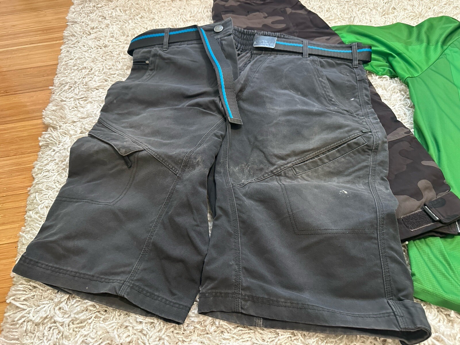 Endura Mountain Bike Shirt And Two Pairs Of Shorts XL And Large Well Used gallery