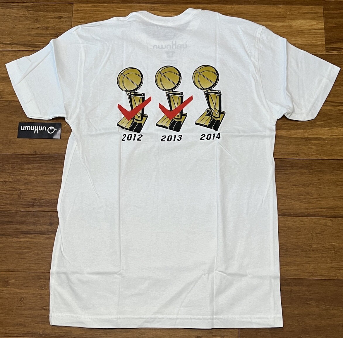Unknwn 2014 Finals Men’s Shirt sz Medium White Lebron Miami Heat gallery