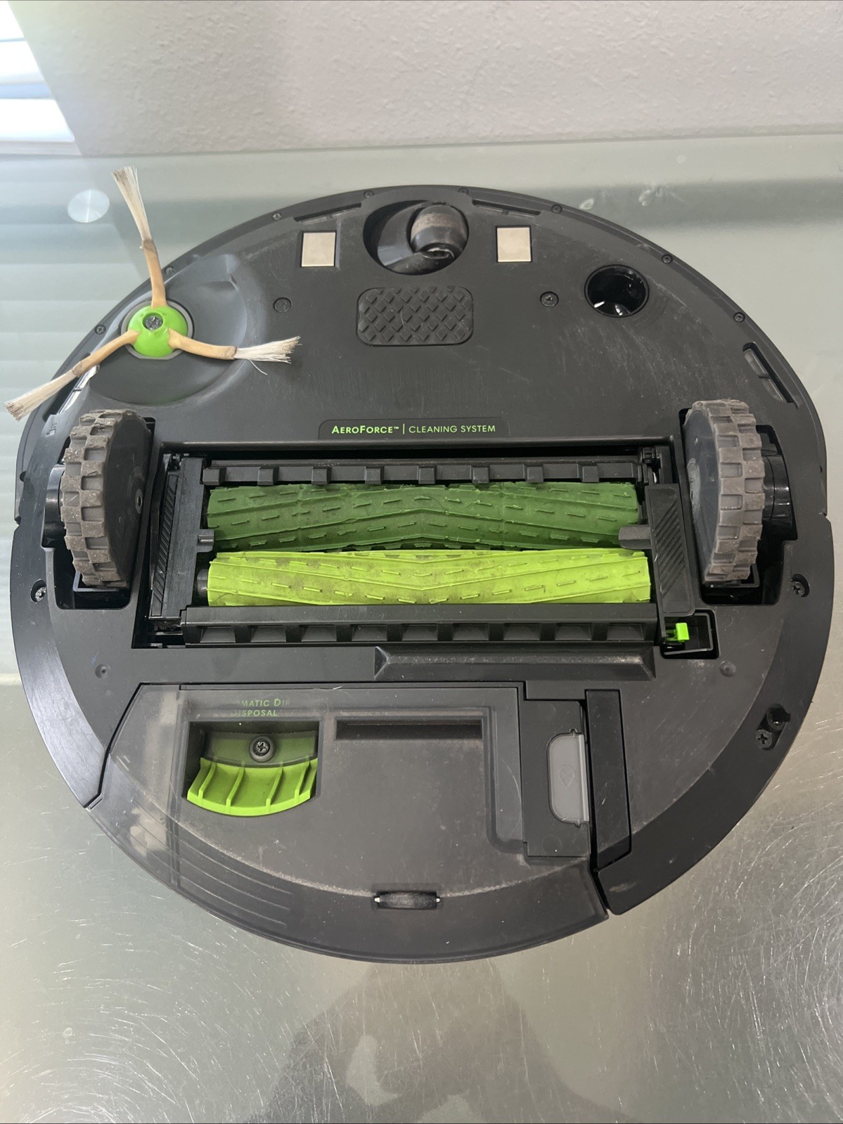 iRobot Roomba i3 with charger