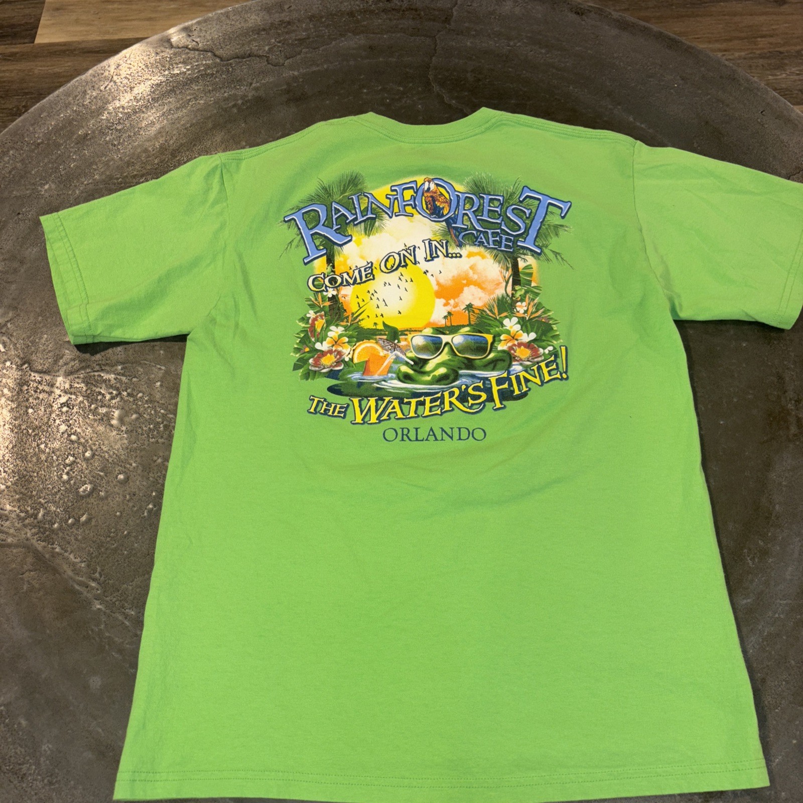 Rainforest Cafe Shirt Mens Medium Green Parrot Orlando Souvenir Graphic Tee gallery
