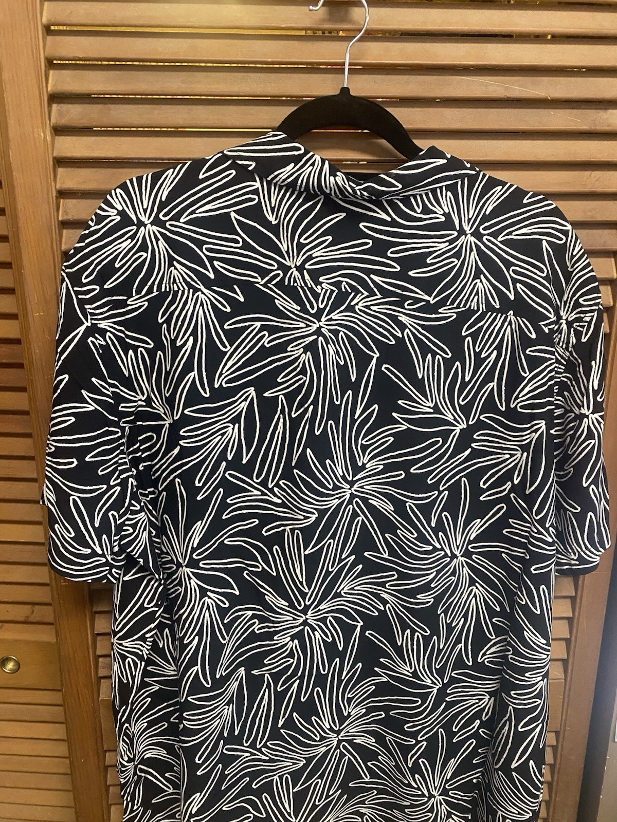 Goodfellow & Co Standard Fit Short Sleeve Untucked Length Size XL Black Foliage gallery
