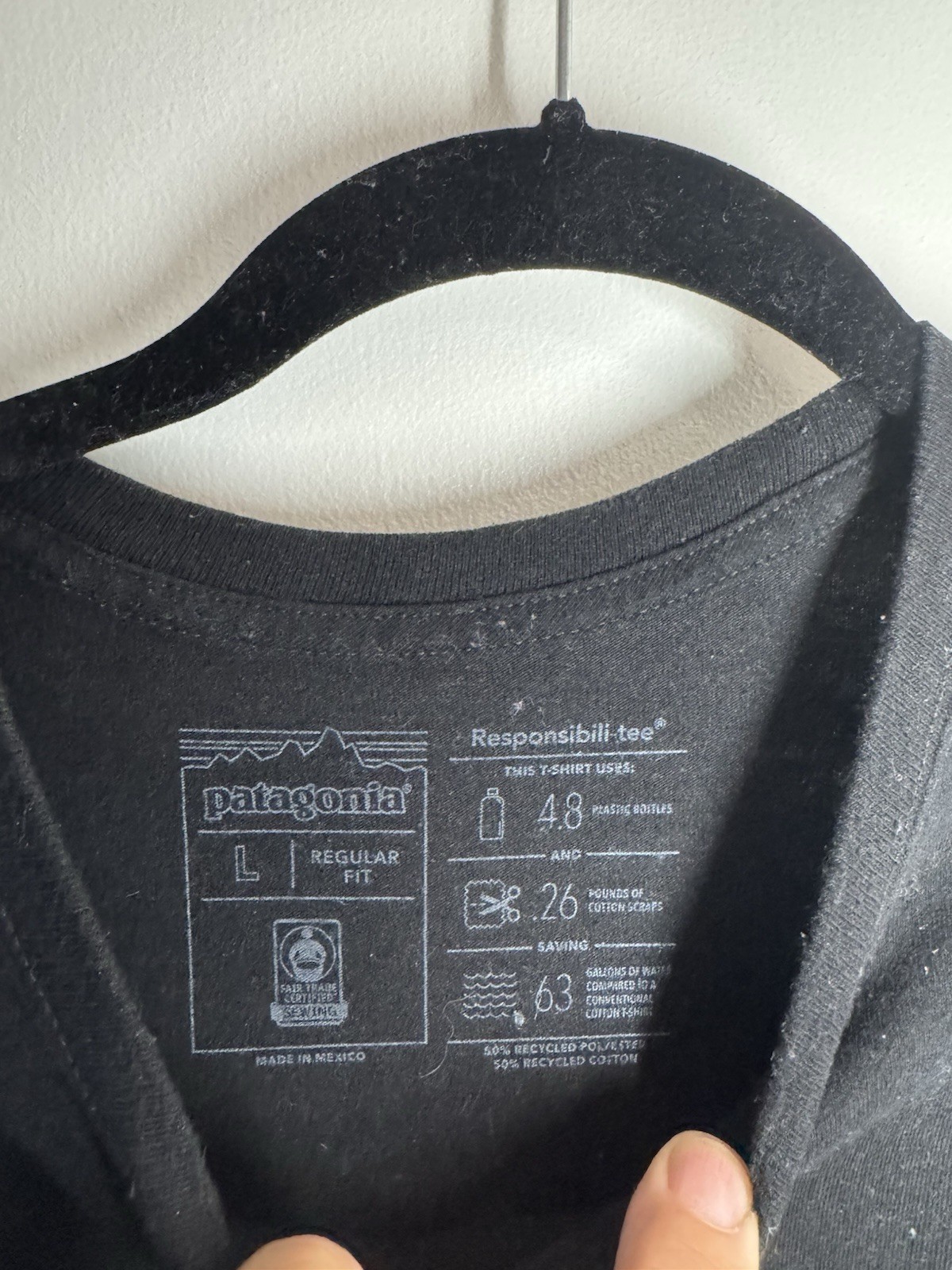 Patagonia Responsibili-Tee Live Simply Graphic Logo Black L Regular Fit Crew Ne… gallery