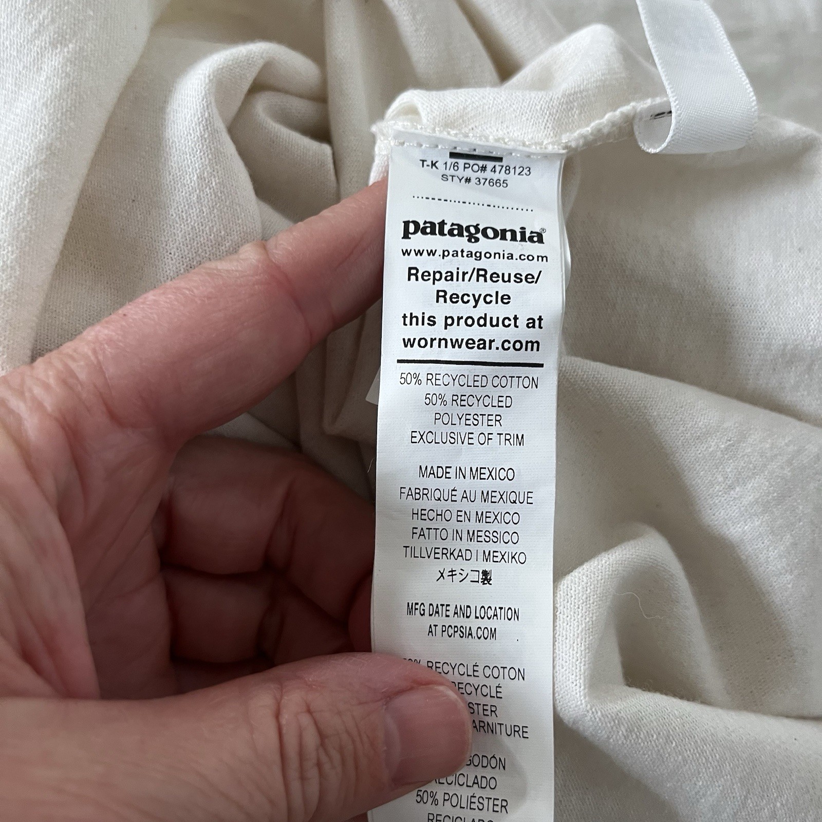 PATAGONIA Men's 2XL (Women 3XL) Fitz Roy Icon Responsibili Tee Shirt Birch White gallery