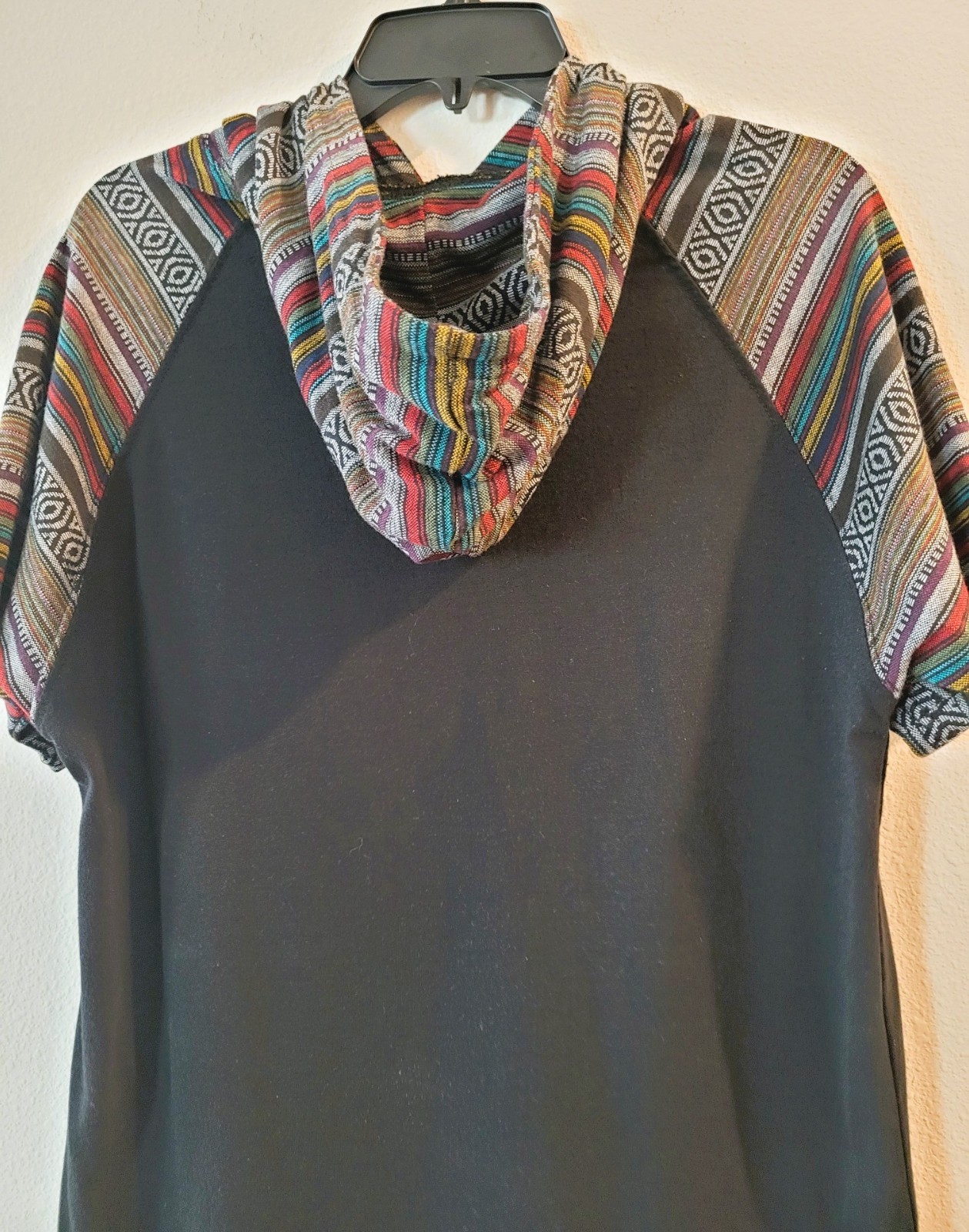 Beautiful Giant Men’s Short Sleeve Hoodie Black with Aztec Design Size Medium gallery