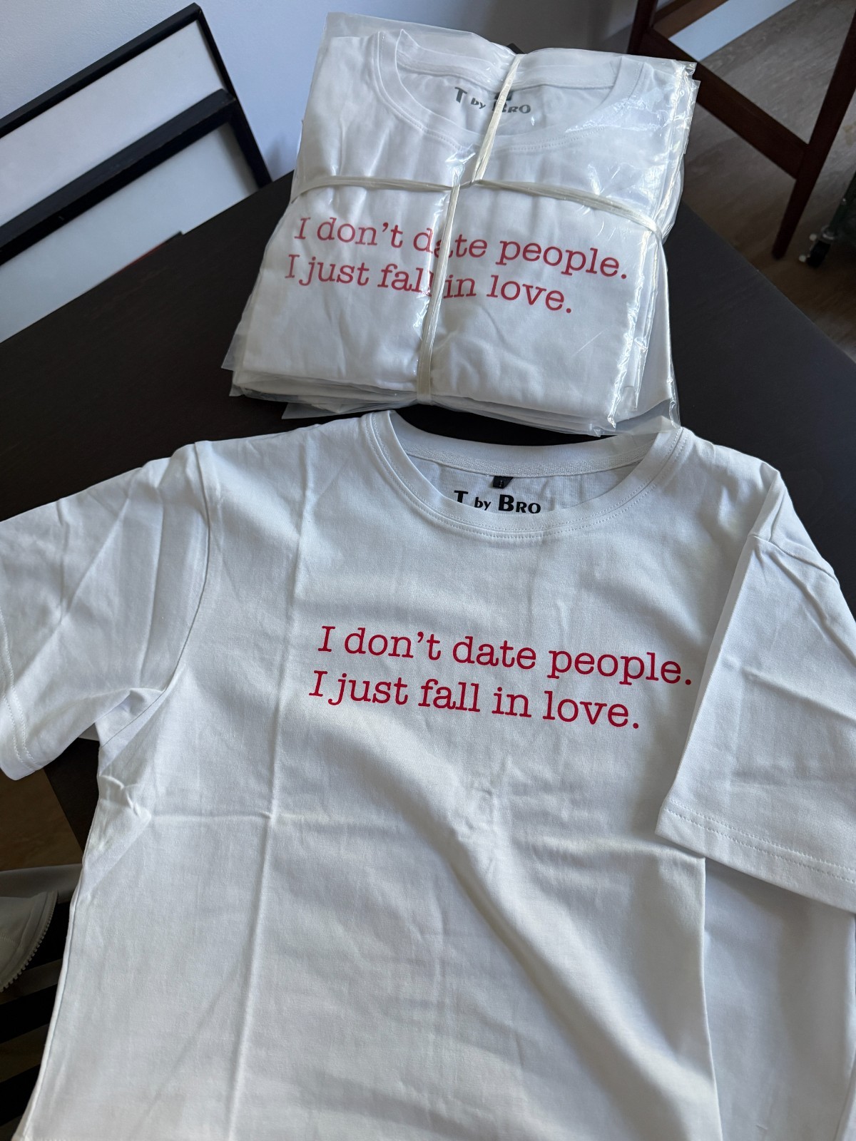 I Don’t Date People I Just Fall In Love T-Shirt Women White Graphic Tee One Size gallery