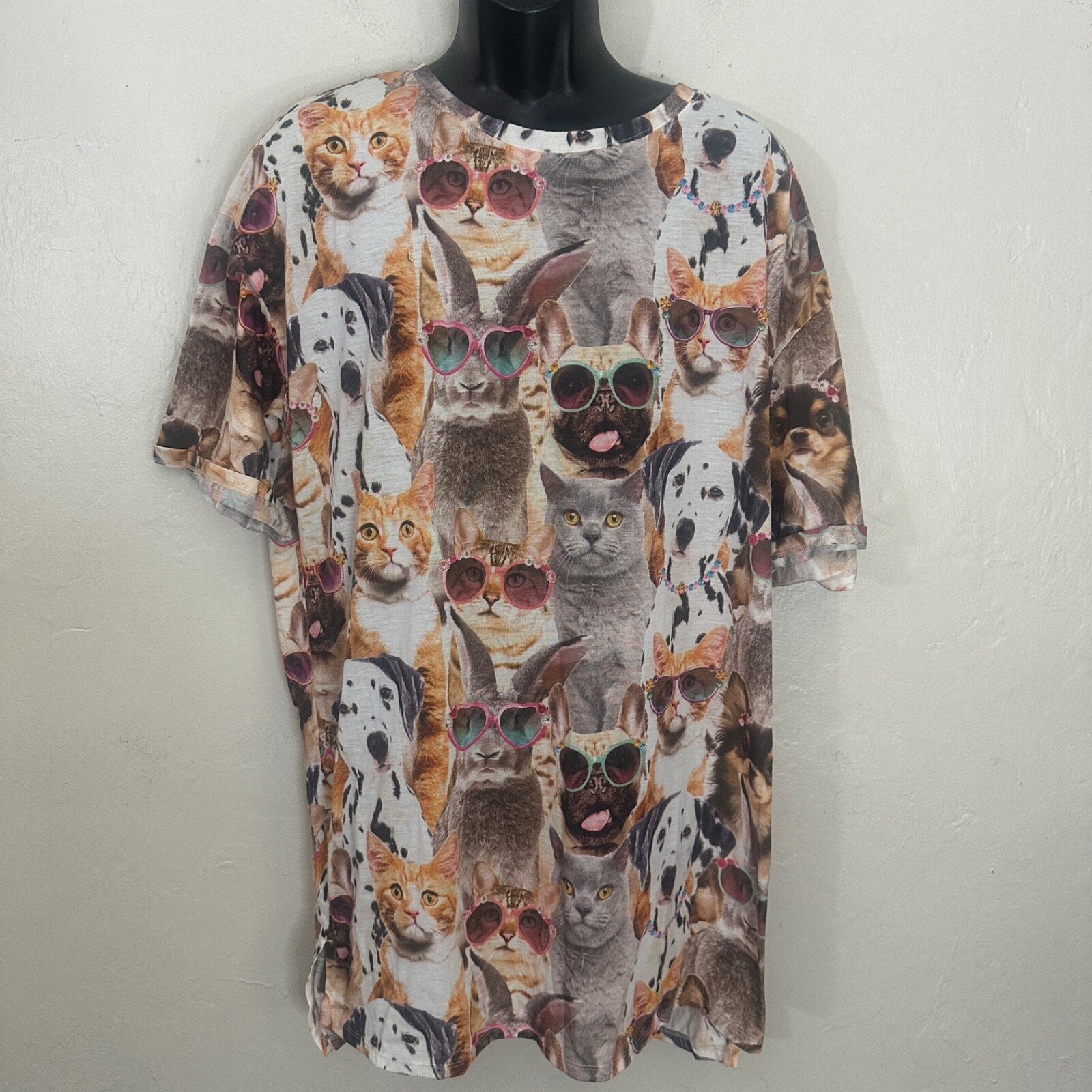 Pets in Sunglasses T Shirt XL Gently worn 100% recycled polyester 24.5" armpits gallery