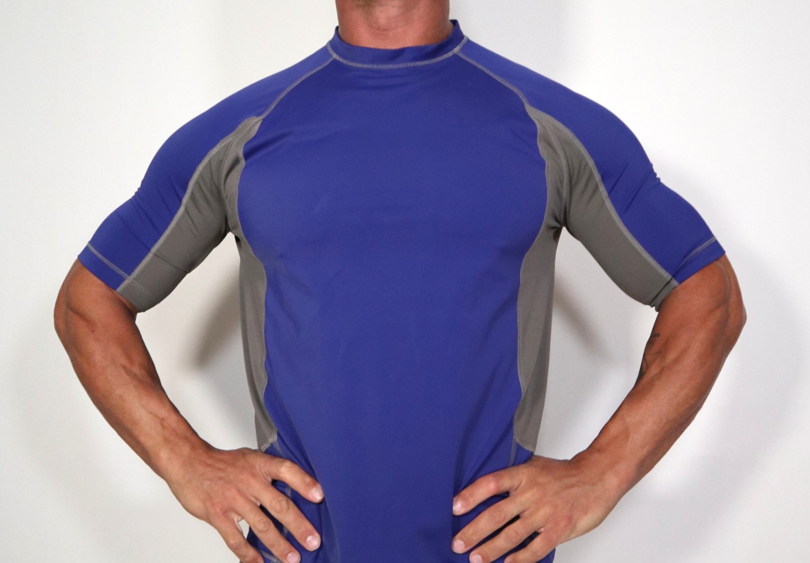 MEN’S BLUE NYLON SHORT SLEEVE SHIRT SIZE L 42-44