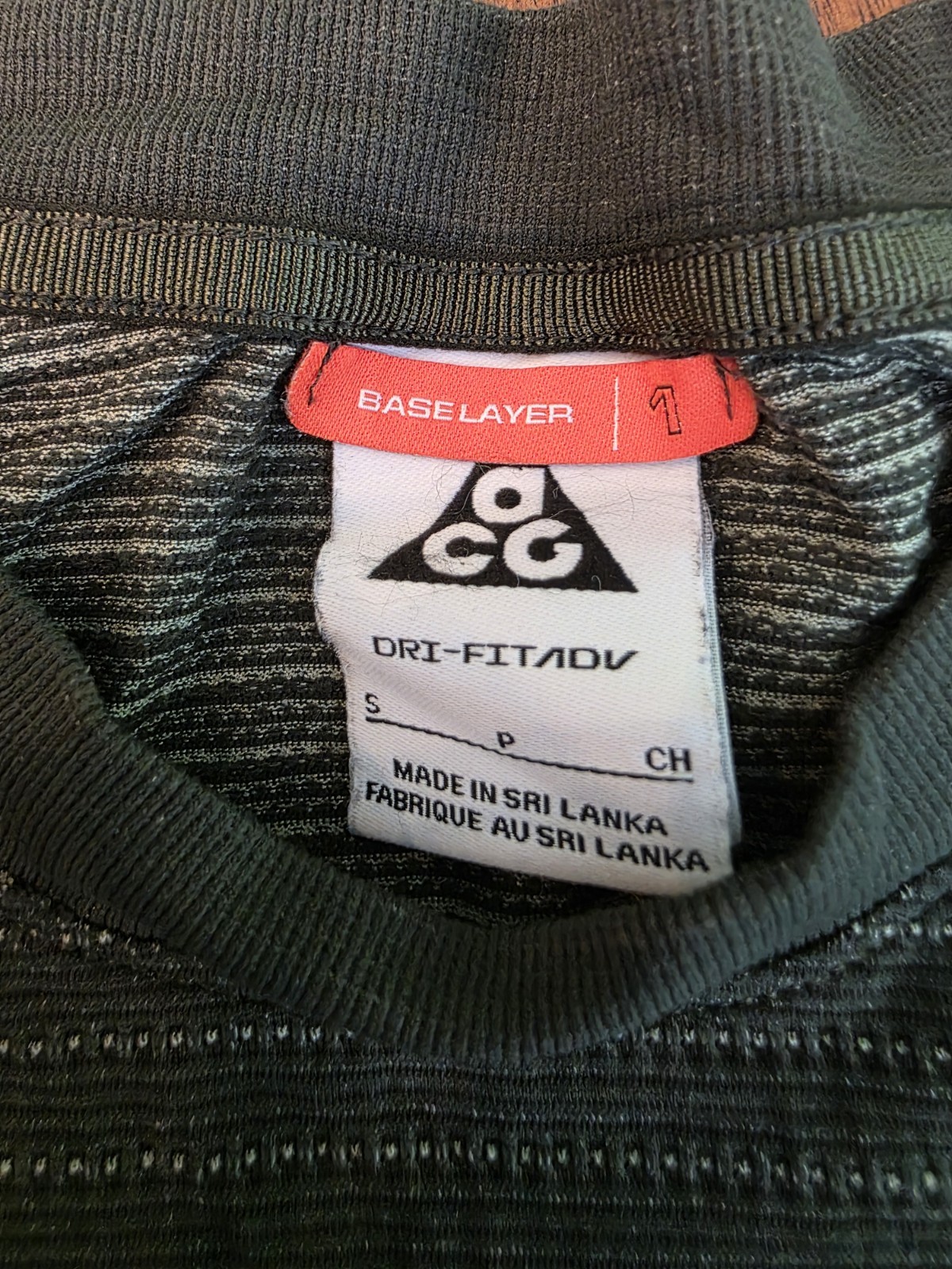 Men Size Small Nike ACG Baselayer Shirt Green Dri-Fit ADV Delta River Nylon Wool gallery