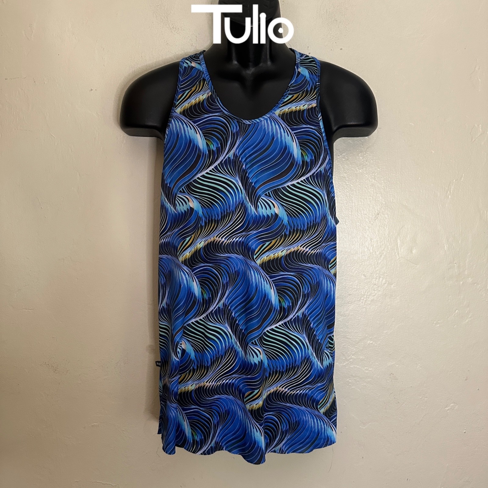 Tulio Tank Top Medium Gently worn 100% polyamide 19" armpit to armpit gallery