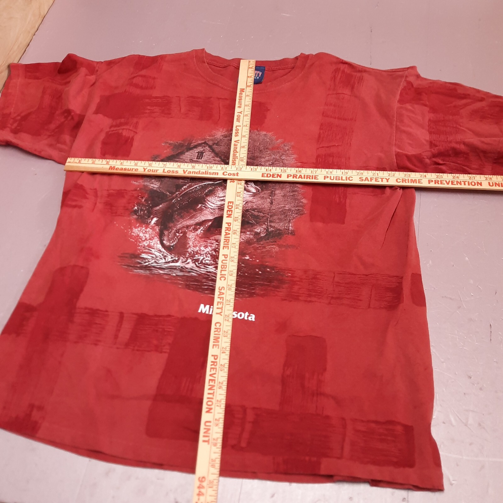 Vintage Minnesota Fish Bass Nature Shirt Men XL Red Crew Neck Varsity Classic gallery