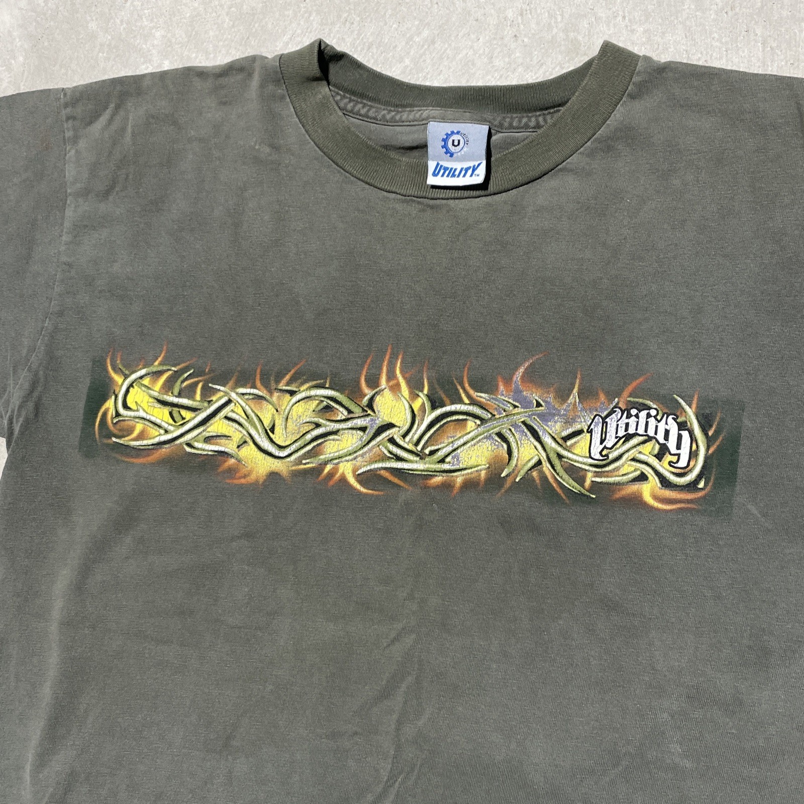 Vintage Y2K Barbwire Graphic T-Shirt Skater Punk Emo STREETWEAR SZ XL* (medium) gallery