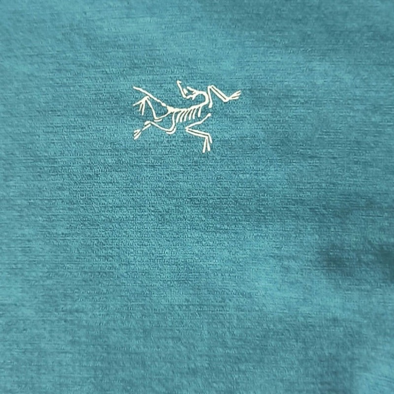 Arc'teryx Men's T-Shirt Size XL Blue Crew Neck Reflective Logo Short Sleeve gallery