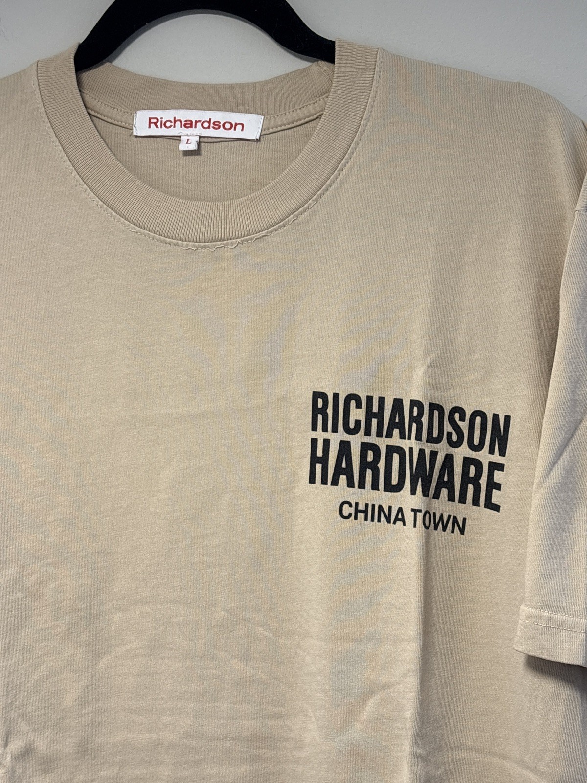 Richardson Hardware Chinatown Tan T-Shirt Large Used Flaw gallery